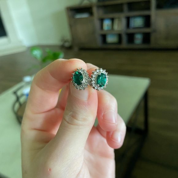 Diamond and Emerald studs - Picture 5 of 5